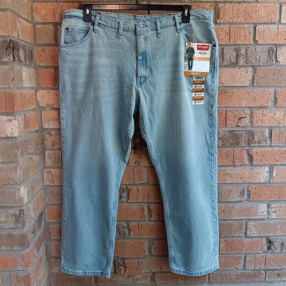 Wrangler Men's Relaxed Fit Jeans with Flex Blue Light Wash Size 44W x 30L - Picture 9 of 16